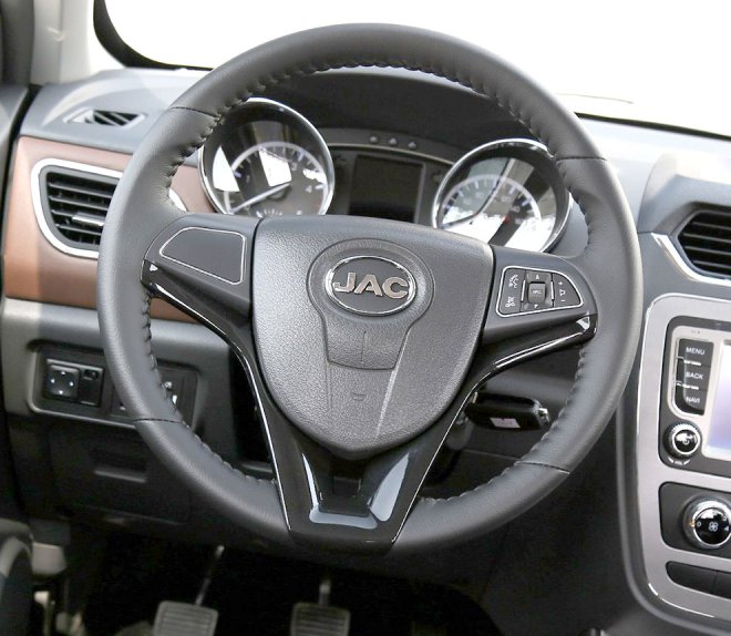 _0003_1400x0_1_q95_autohomecar__wKgHIVqfo1iABMsWAAanH7YKJGQ998